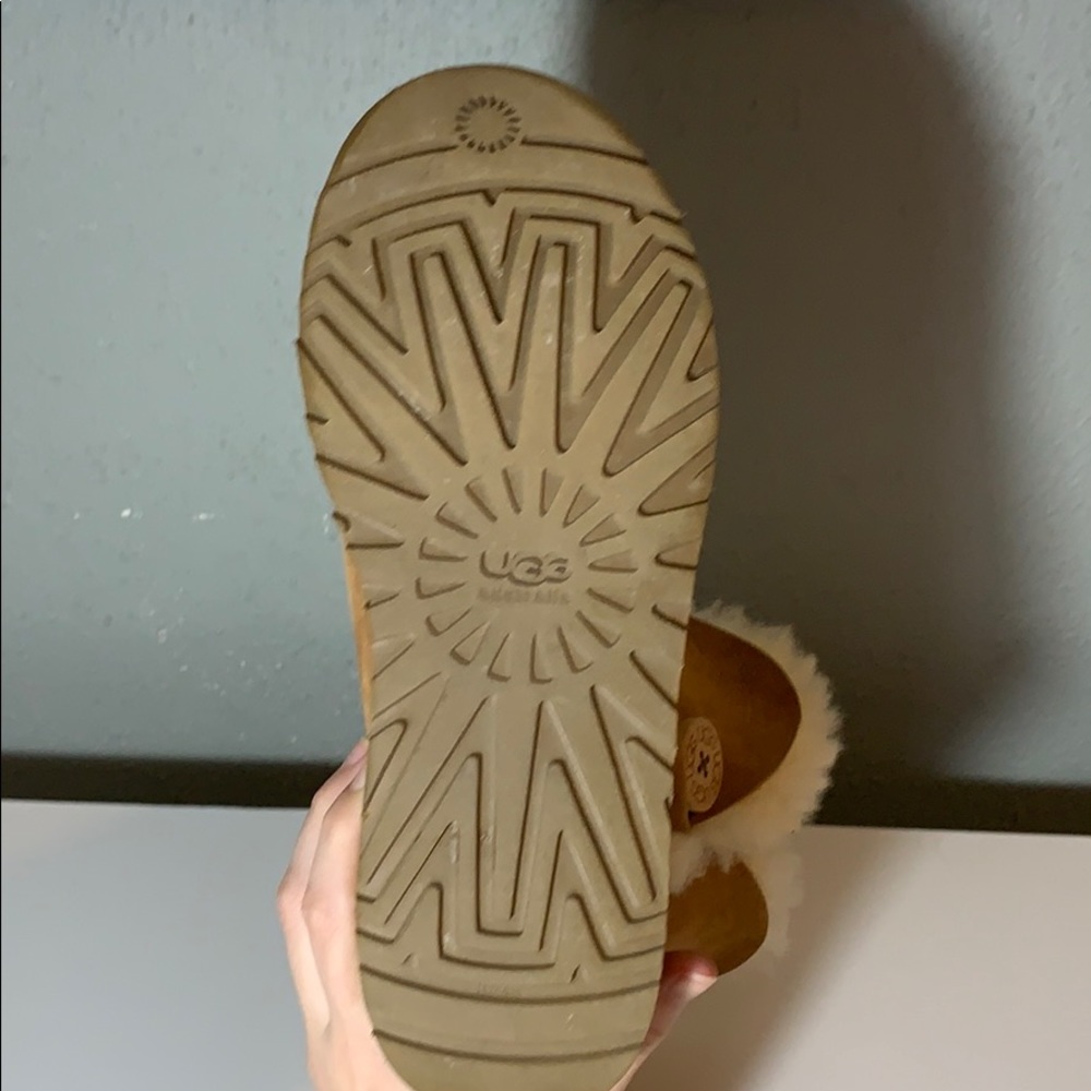 Chestnut Bailey Button Uggs - Picture 7 of 7